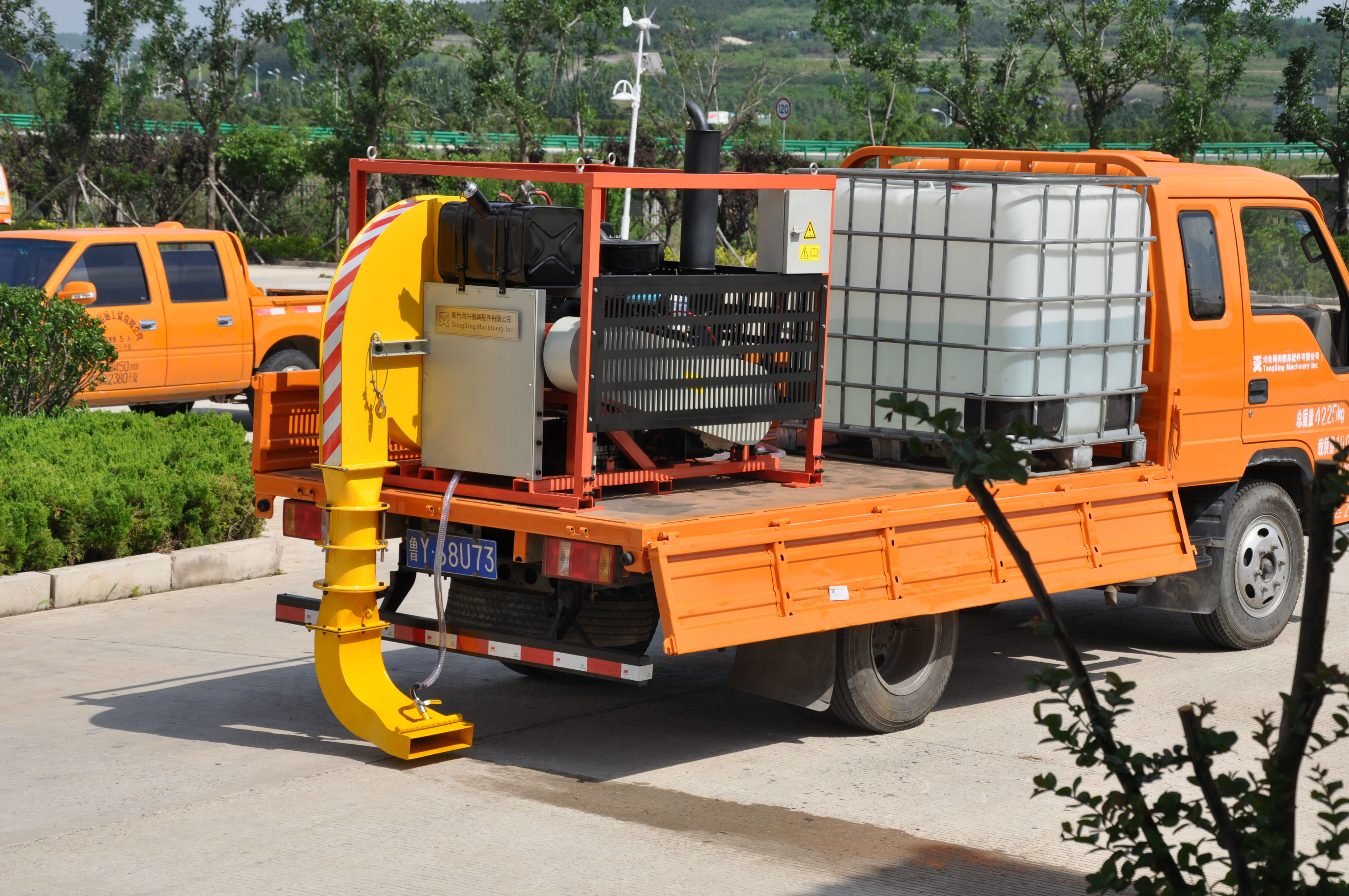 公路吹掃機(jī)結(jié)構(gòu)有哪些特點呢